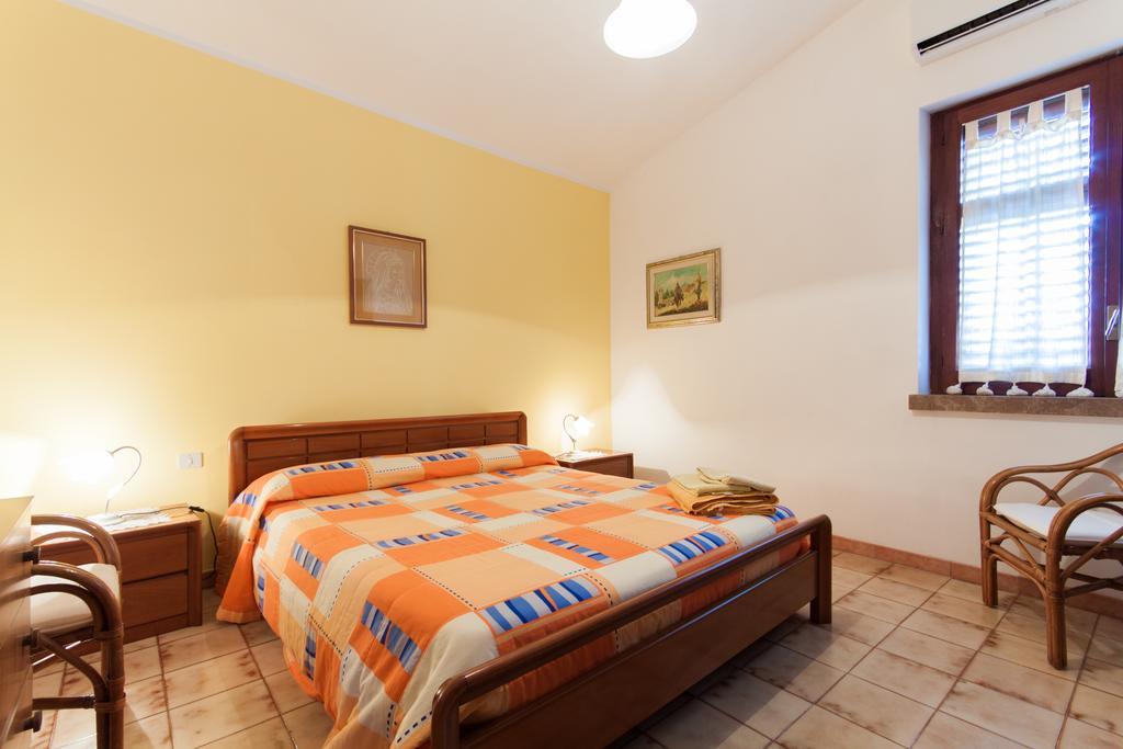 Villino Dei Gabbiani Villa Кастеламаре дел Голфо Стая снимка