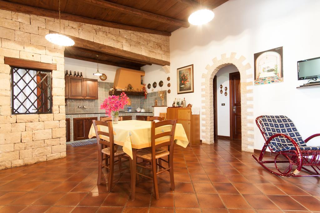 Villino Dei Gabbiani Villa Кастеламаре дел Голфо Стая снимка
